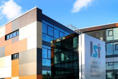 Das ISI-Zentrum für Gründung, Business und Innovation in Buchholz i.d.N. Hier finden junge Unternehmen und Start-ups Unterstützung, Förderung, Büroräume und Produktionshallen.