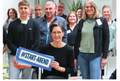 WLH-Gründungsberaterin Kerstin Helm mit Teilnehmenden eines #Start-Abends im ISI-Zentrum Buchholz.